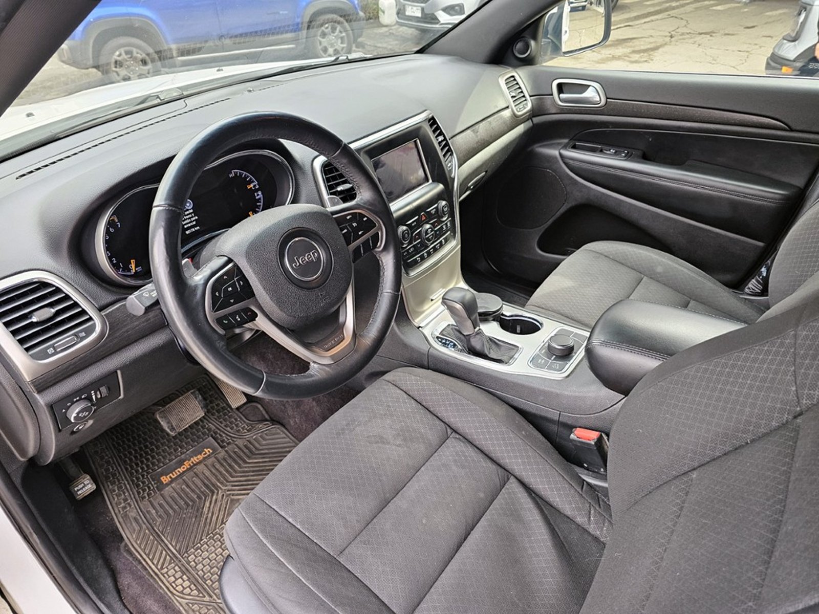Jeep GRAND CHEROKEE LAREDO 3.6 2018 - Imagen 11 de 20