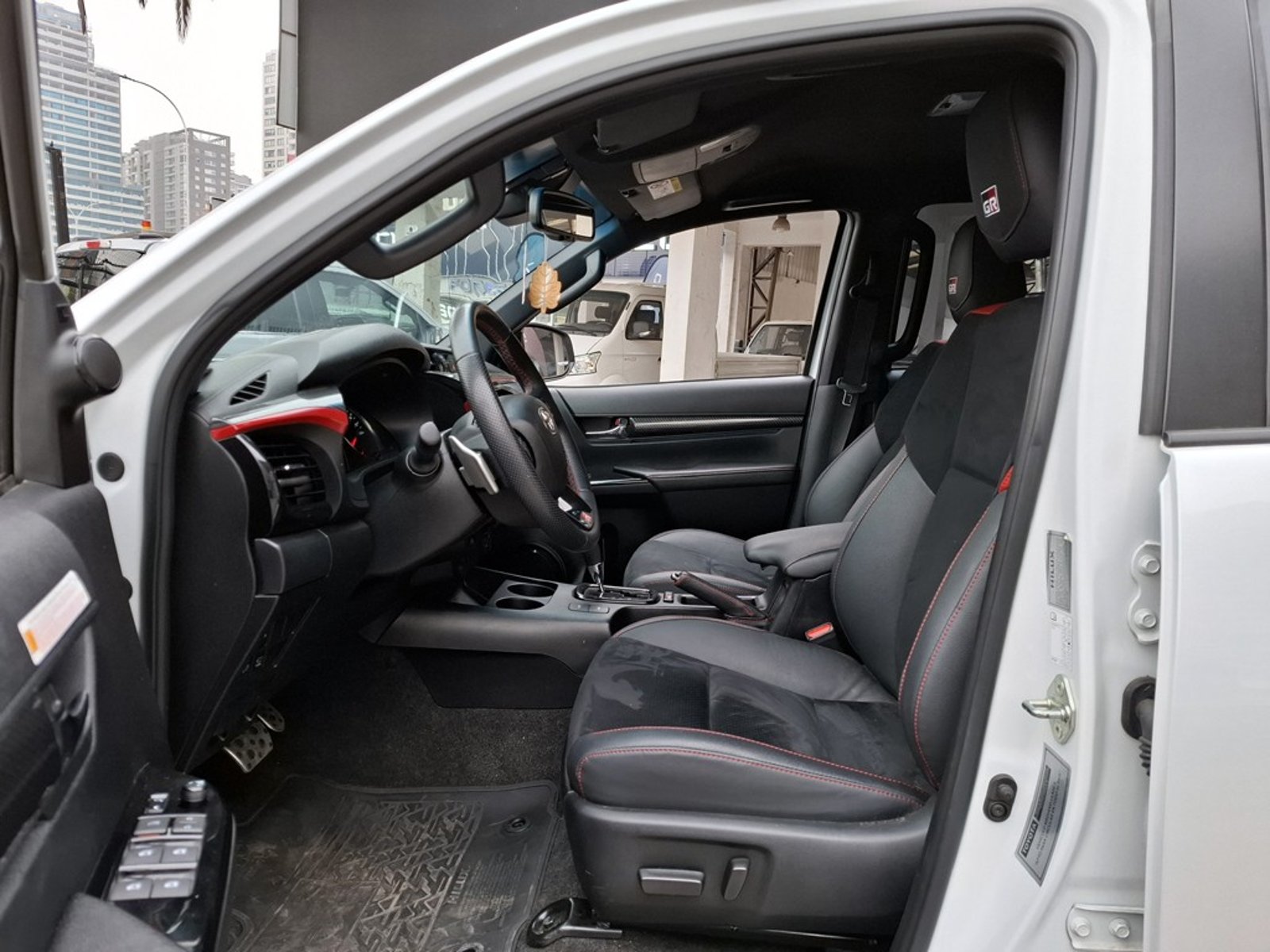 TOYOTA HILUX 2.8 GR-S SRV 2024 - Imagen 11 de 20