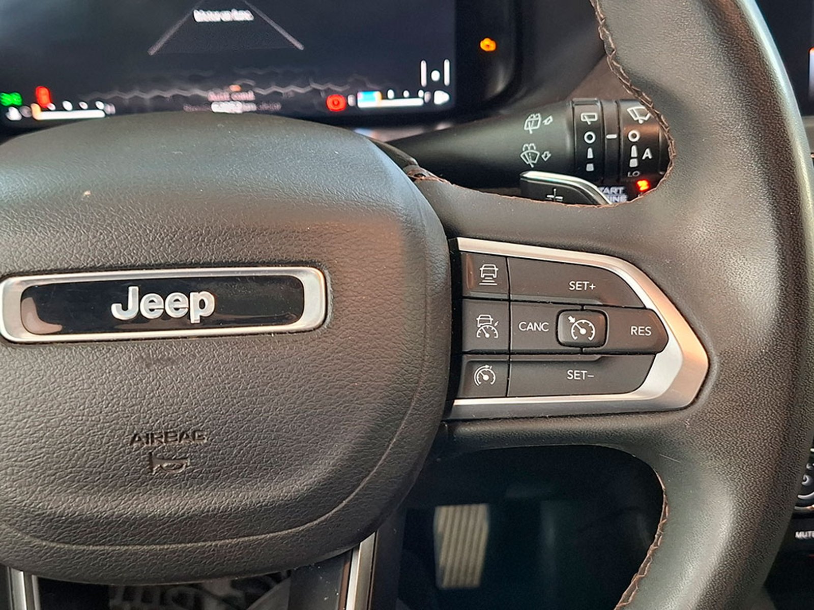 JEEP COMMANDER OVERLAND 4X4 2.0 AUT 2023 - Imagen 14 de 20
