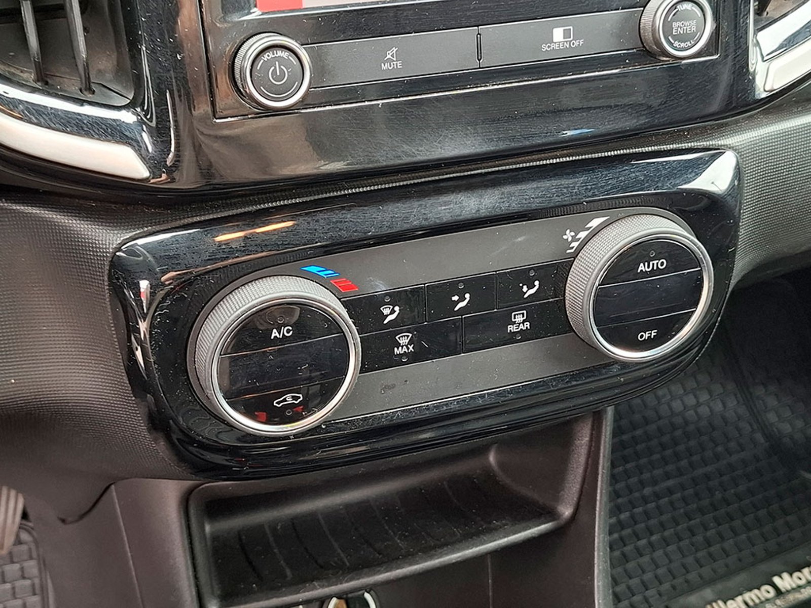 RAM 700 LARAMIE 2023 - Foto 3 de 4