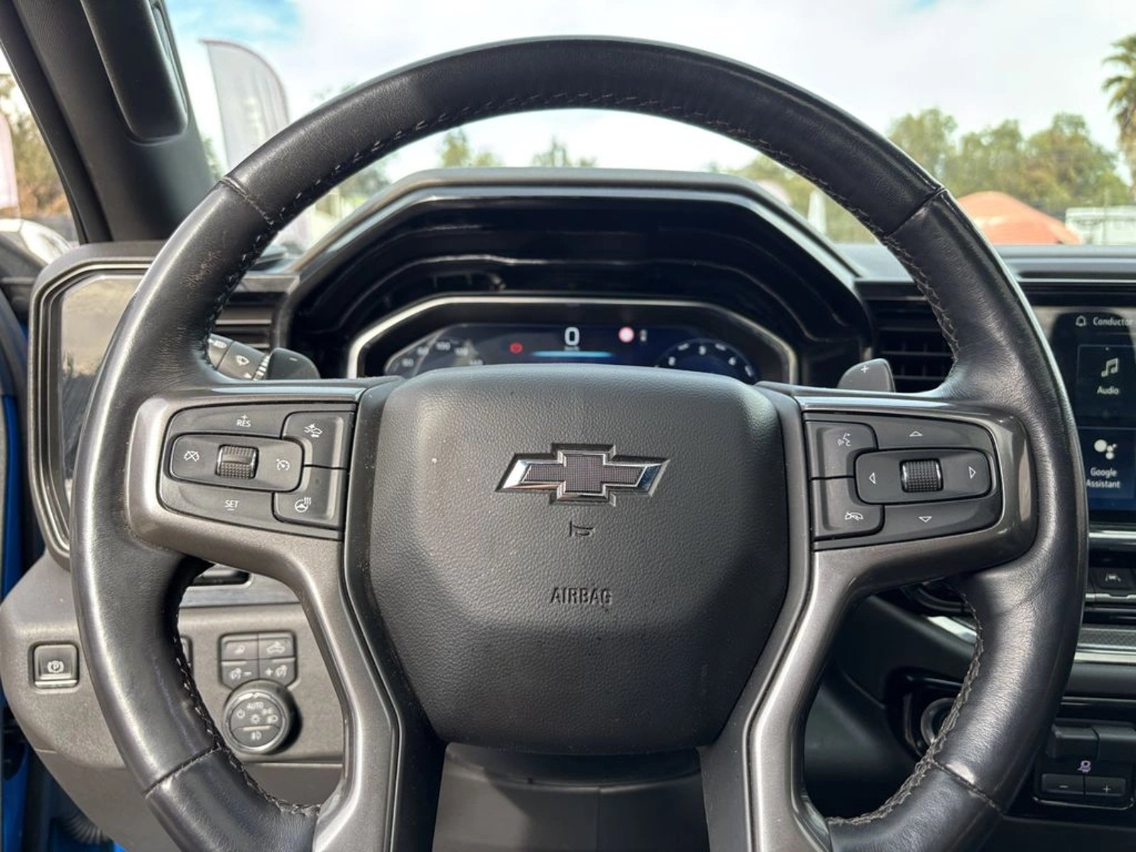 CHEVROLET SILVERADO 6.2 ZR2 4X4 AT 4P 2023 - Imagen 18 de 20