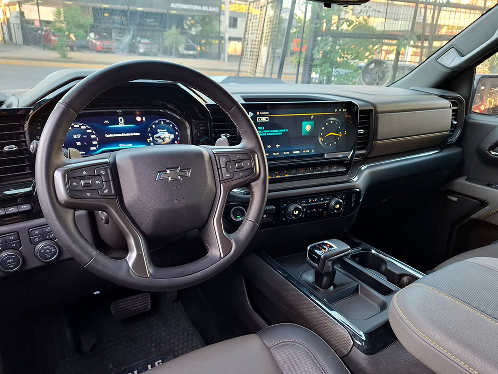 CHEVROLET SILVERADO 4X4 6.2 AUT 2024 - Imagen 12 de 20