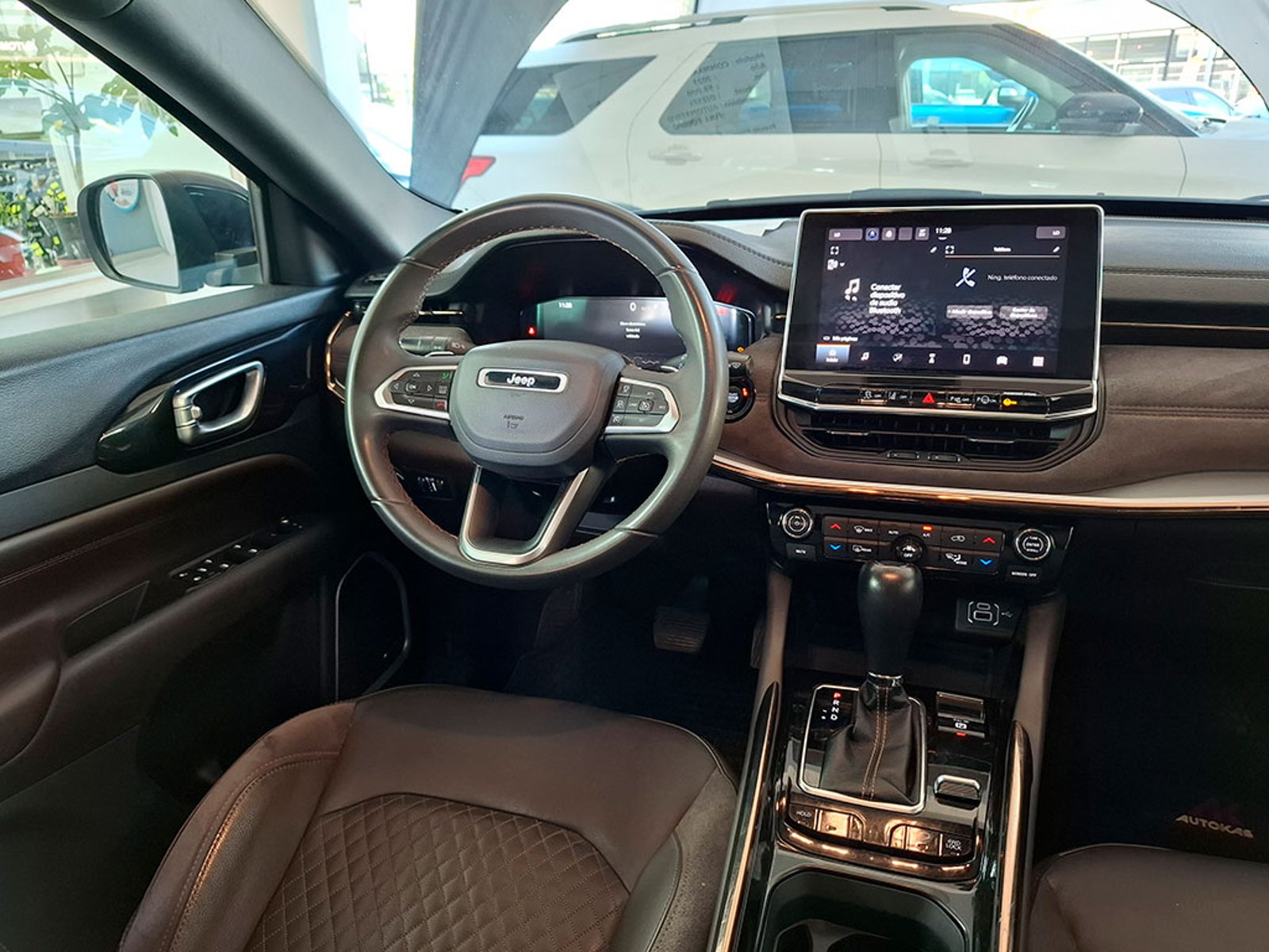 JEEP COMMANDER OVERLAND 4X4 2.0 AUT 2023 - Imagen 11 de 20