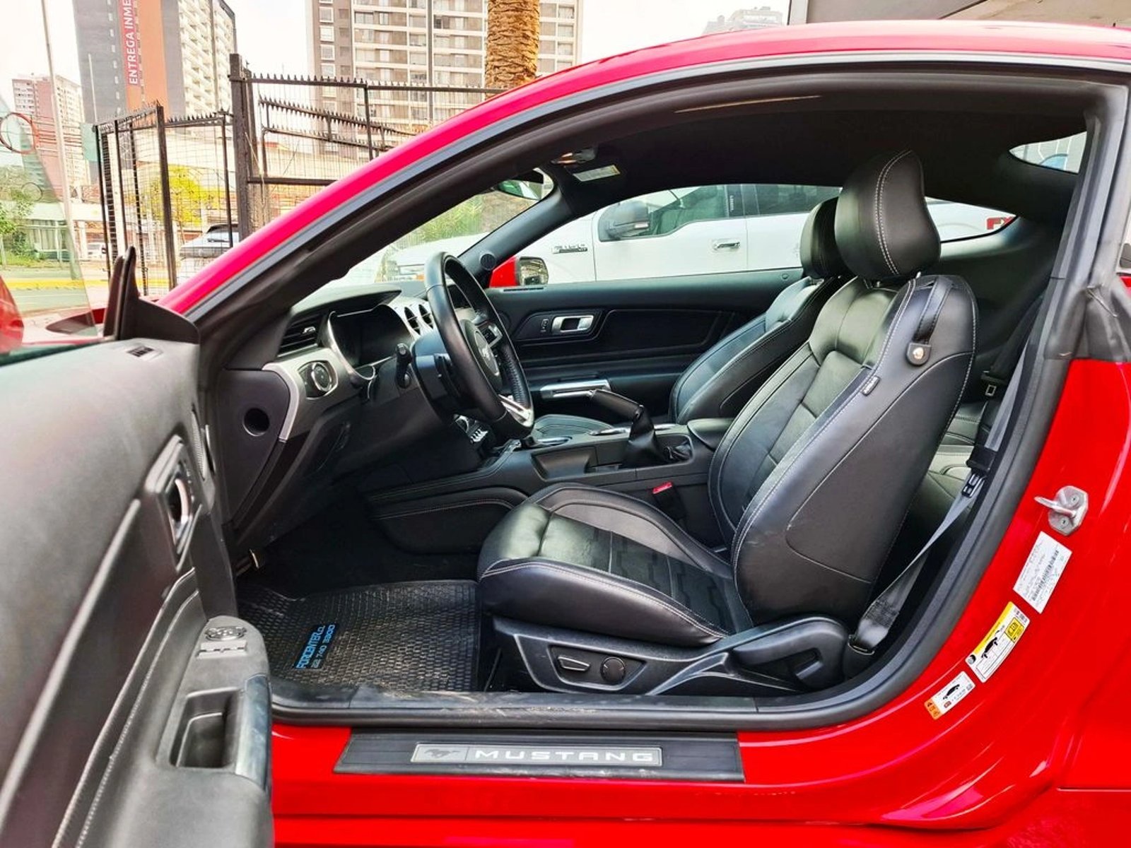 Ford MUSTANG COUPE 5.0 AUT 2023 - Imagen 16 de 20