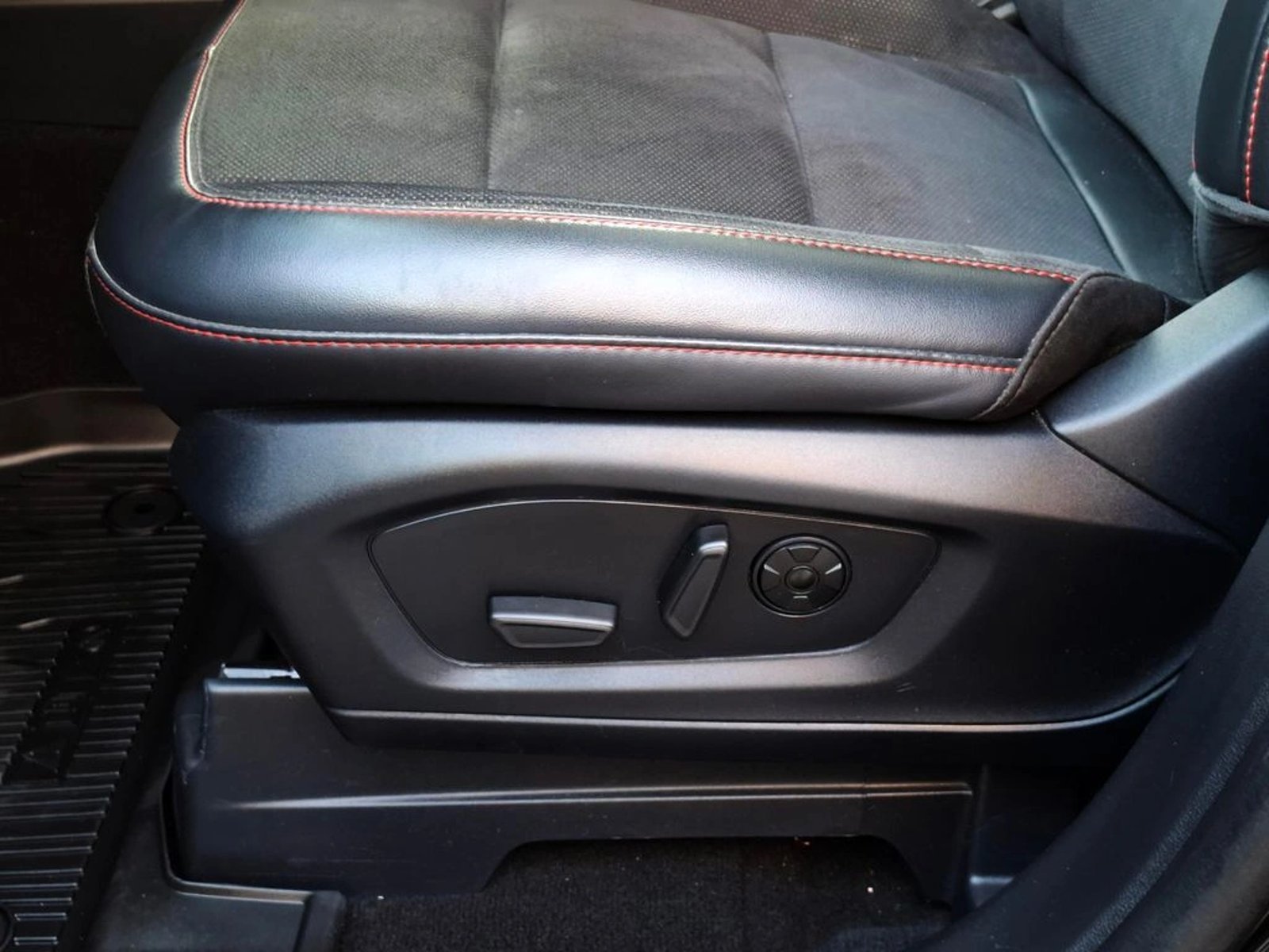 FORD EXPLORER ST 4X4 3.0 AUT 2025 - Imagen 14 de 20