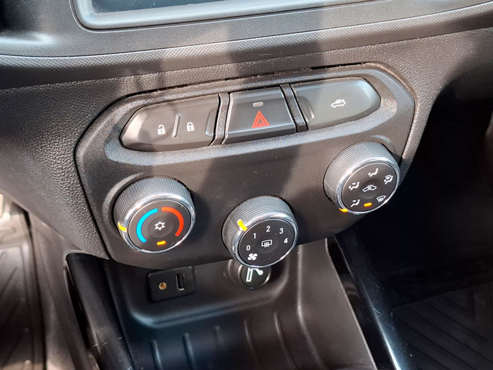 CHEVROLET ONIX LTZ 1.4 2018 - Imagen 17 de 20