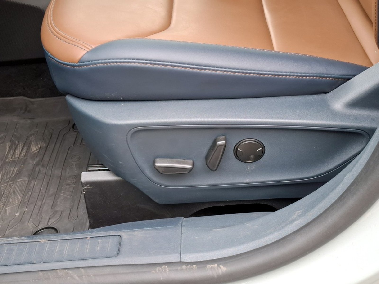Ford MAVERICK 2.0 LARIAT 2024 - Imagen 13 de 14