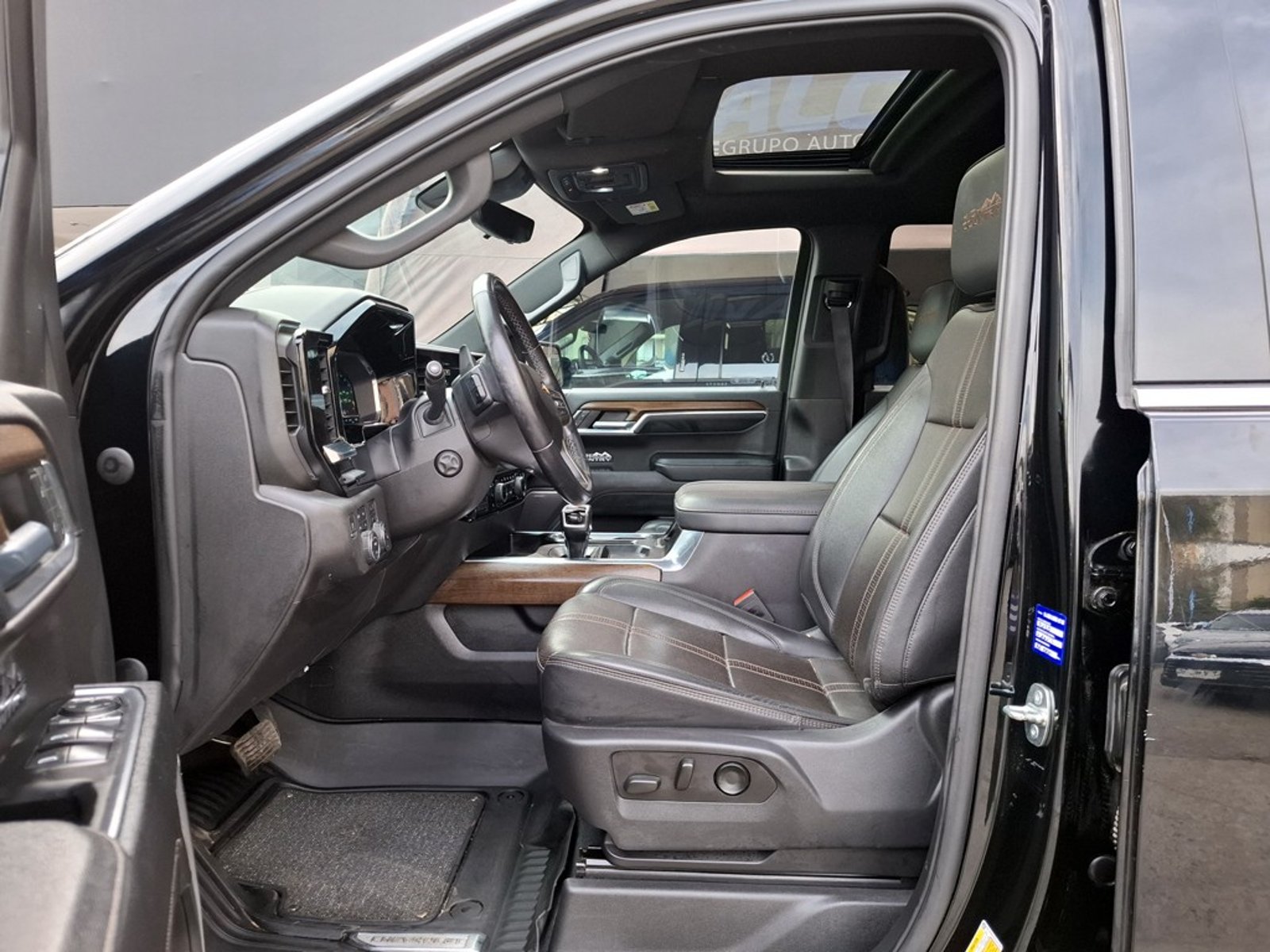 CHEVROLET SILVERADO 4X4 3.0 AUT 2023 - Imagen 14 de 20