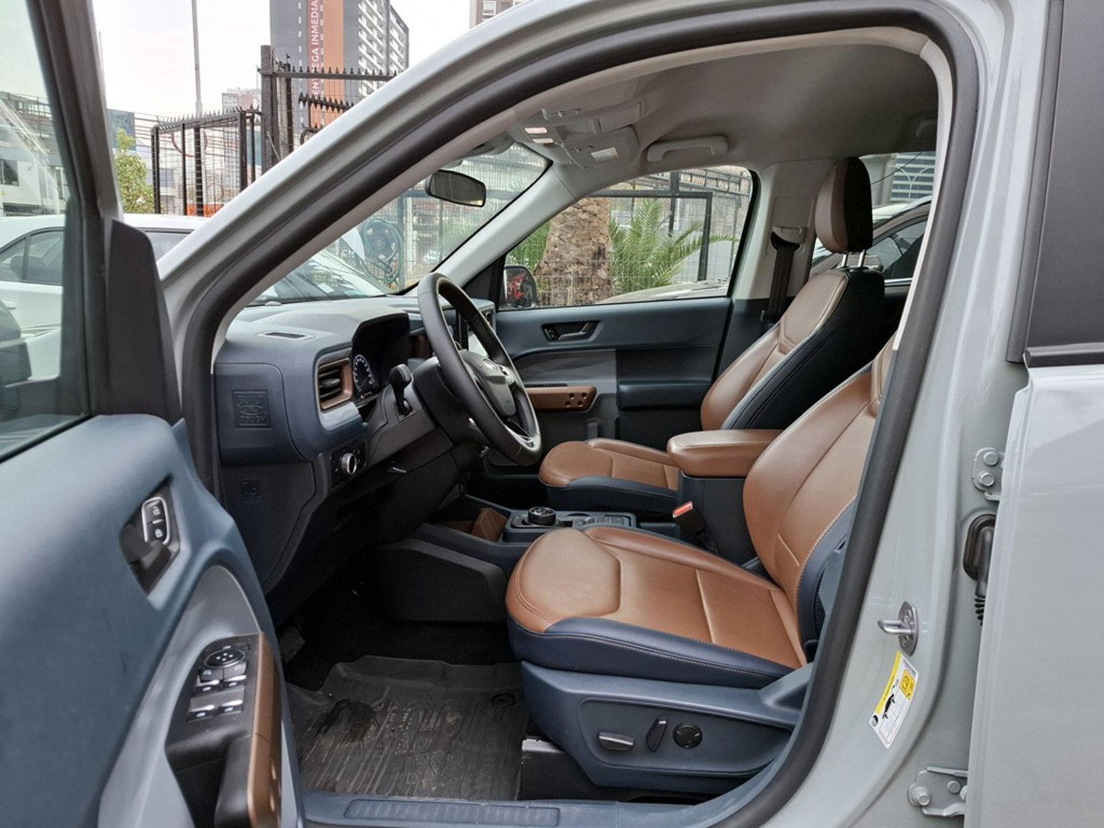 Ford MAVERICK 2.0 LARIAT 2024 - Imagen 12 de 14