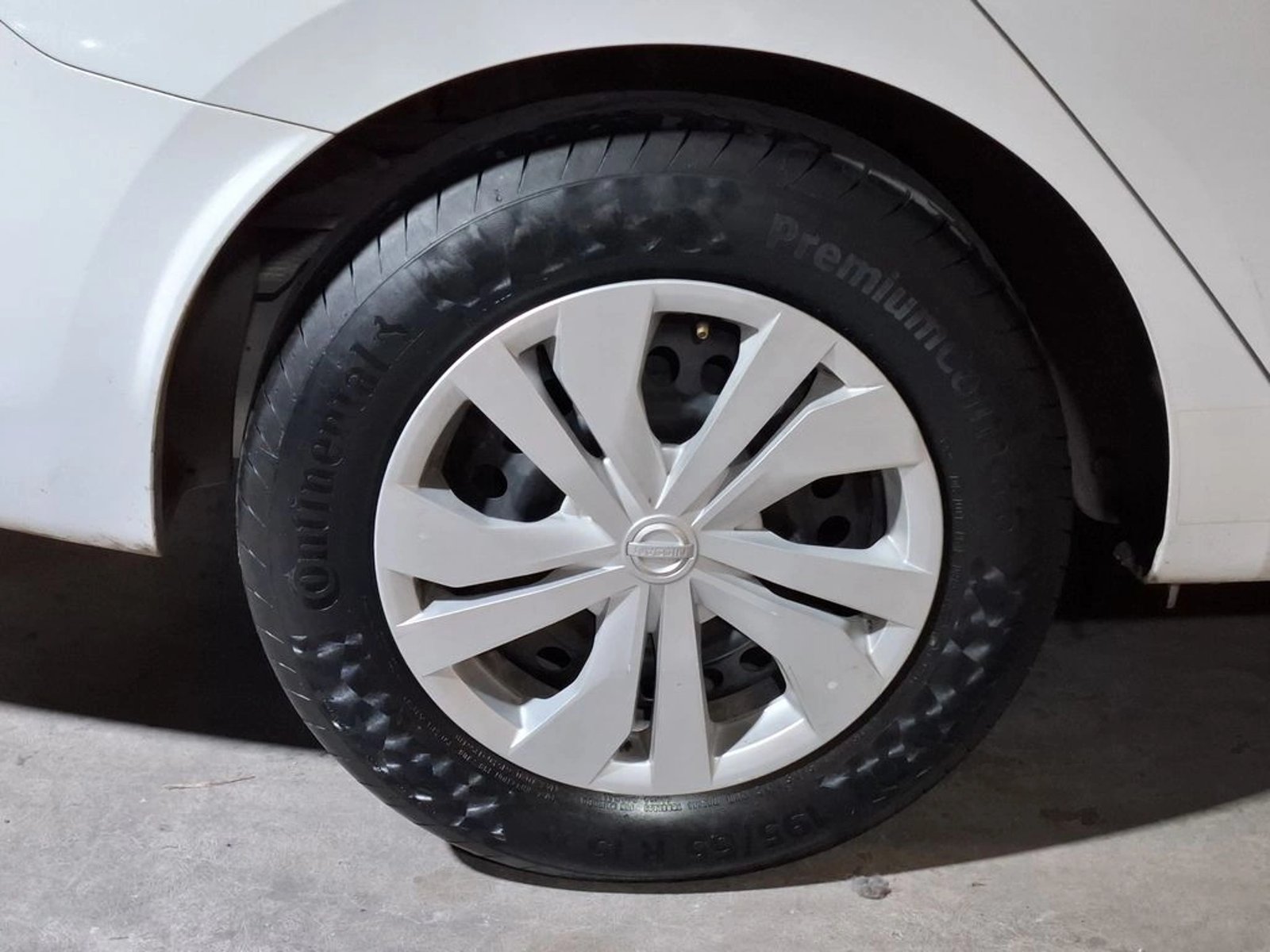 Nissan VERSA MT 1.6 2023 - Imagen 9 de 20