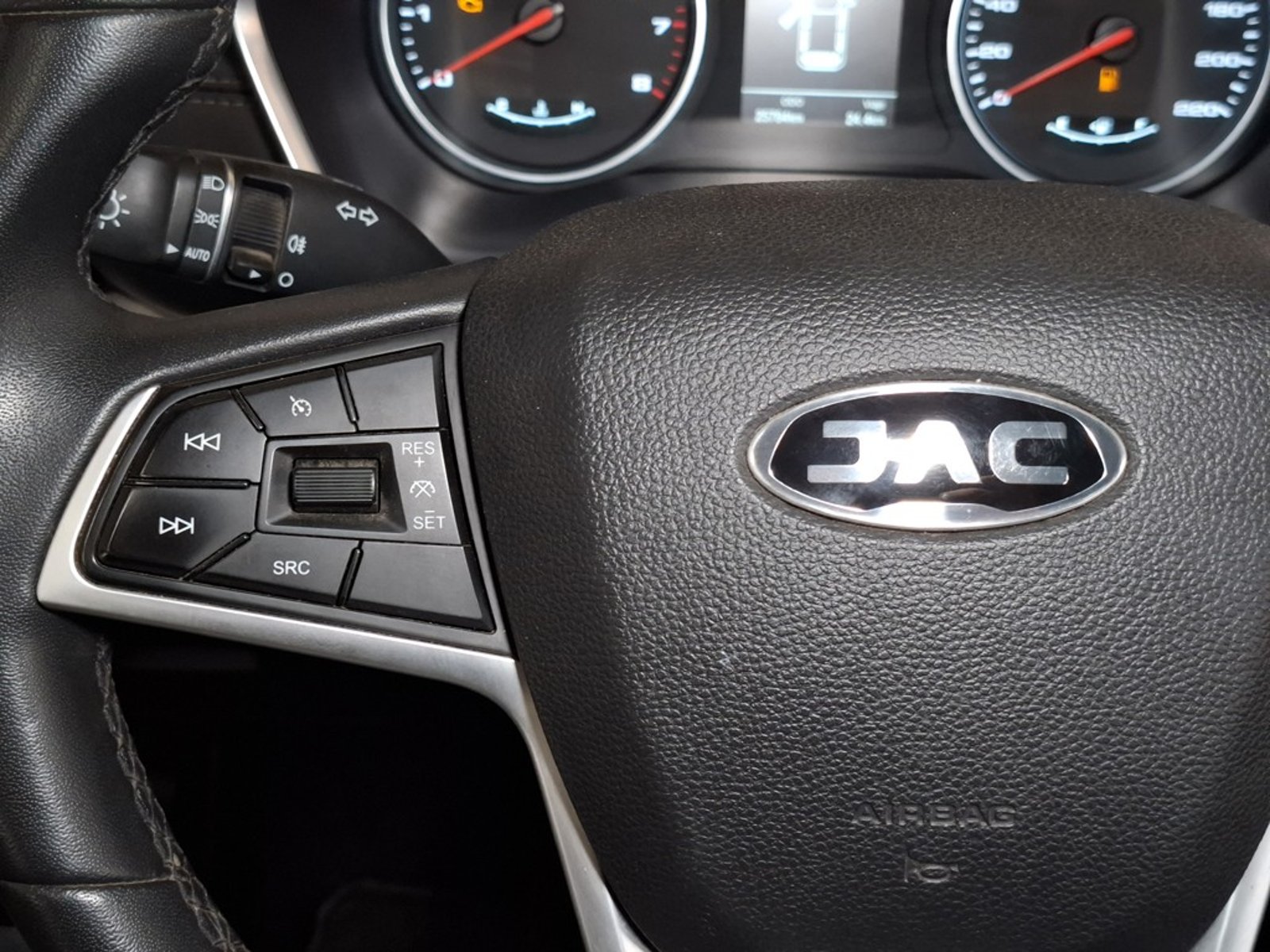 JAC JS8 1.5 LUXURY SE 2025 - Imagen 14 de 20