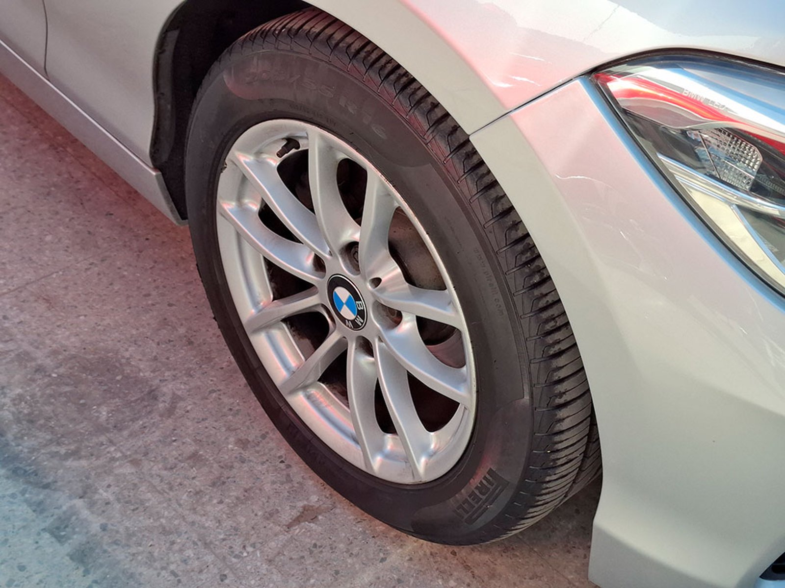 BMW 120i LCI 1.6 AUT 2016 - Imagen 5 de 20