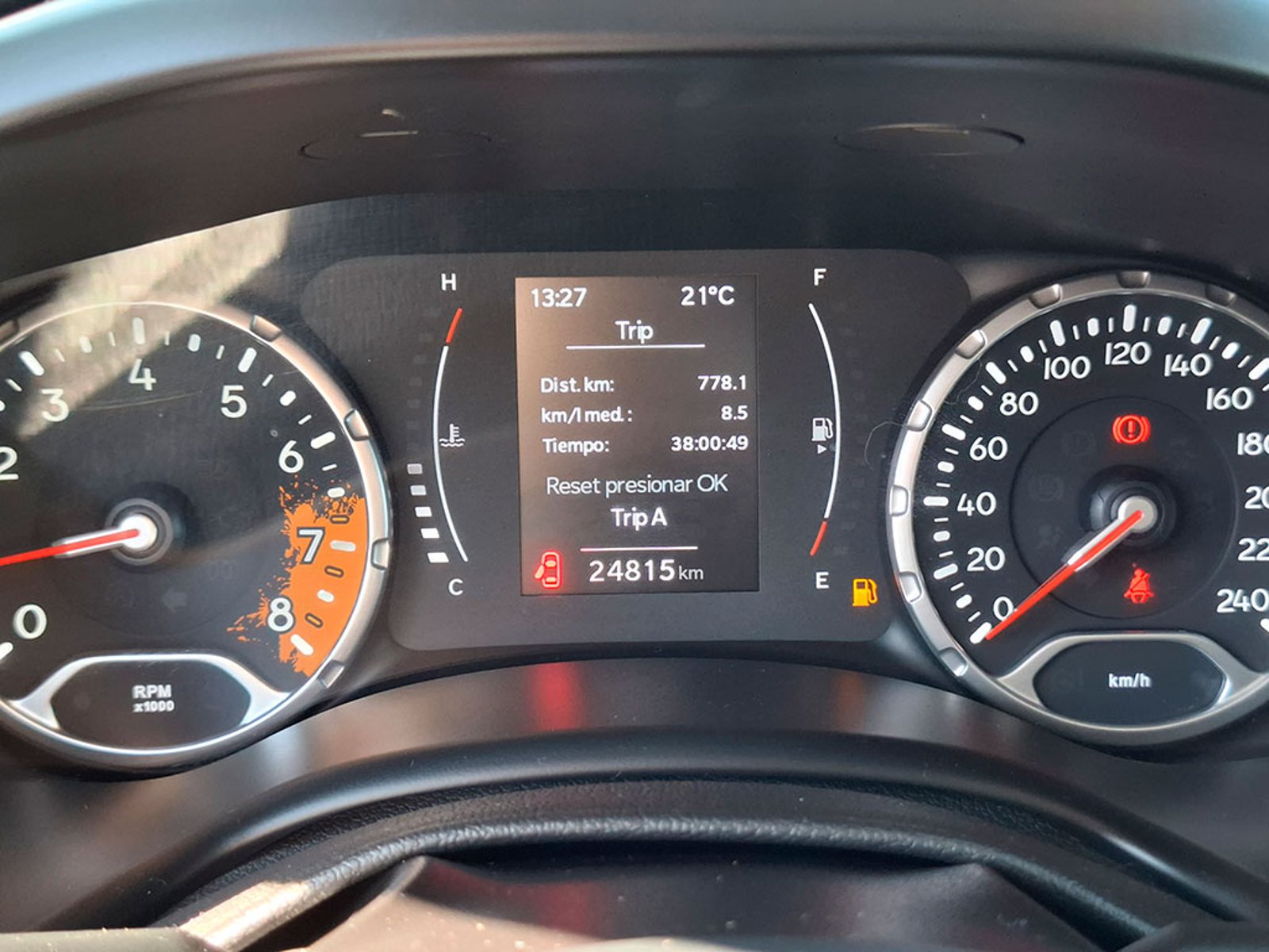 Jeep RENEGADE 1.8 SPORT LX 2023 - Imagen 16 de 20