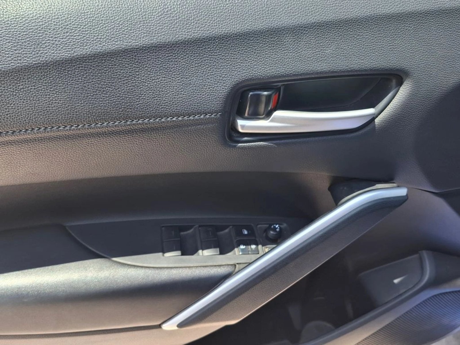 TOYOTA COROLLA CROSS 2.0 AUT 2023 - Imagen 11 de 19
