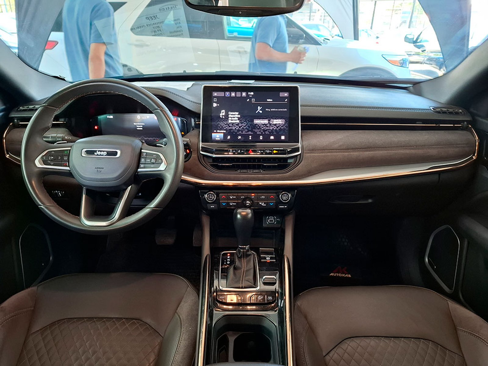 JEEP COMMANDER OVERLAND 4X4 2.0 AUT 2023 - Imagen 10 de 20