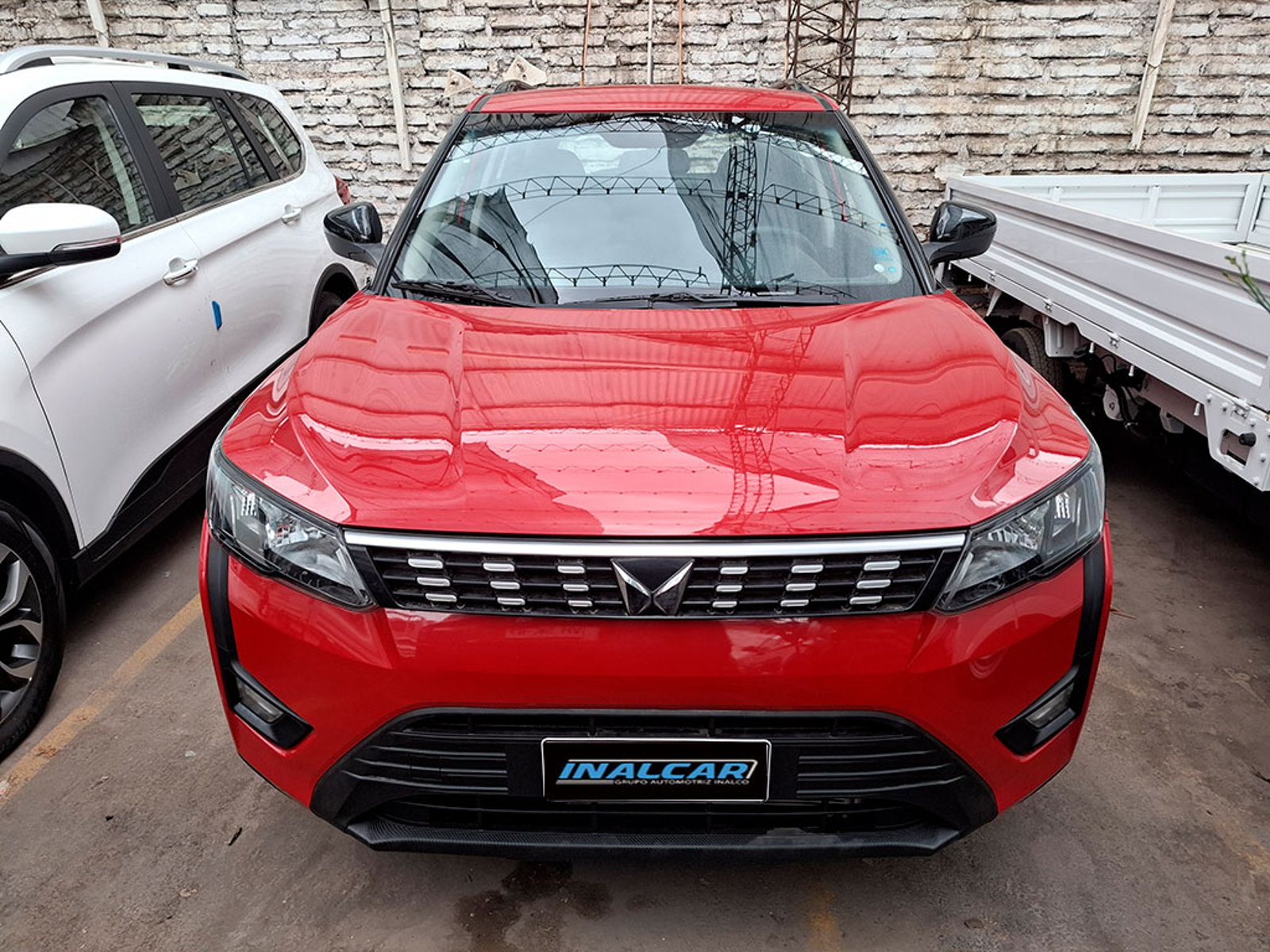 Mahindra XUV 300 . 2026 - Foto 2 de 17