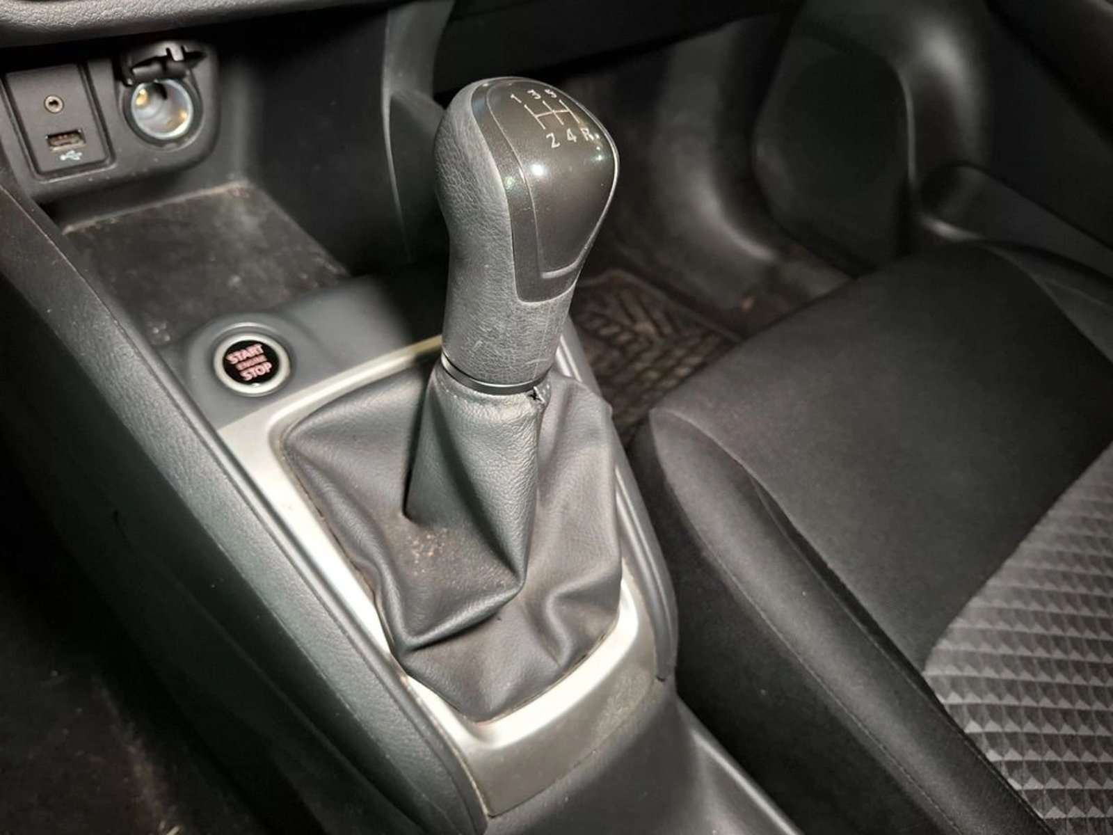 Nissan VERSA MT 1.6 2023 - Imagen 17 de 20