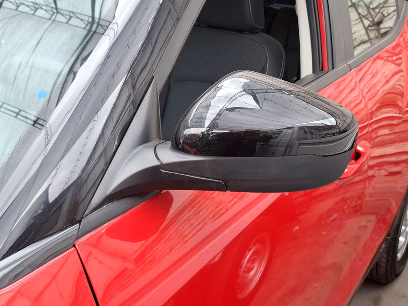 Mahindra XUV 300 . 2026 - Imagen 6 de 17