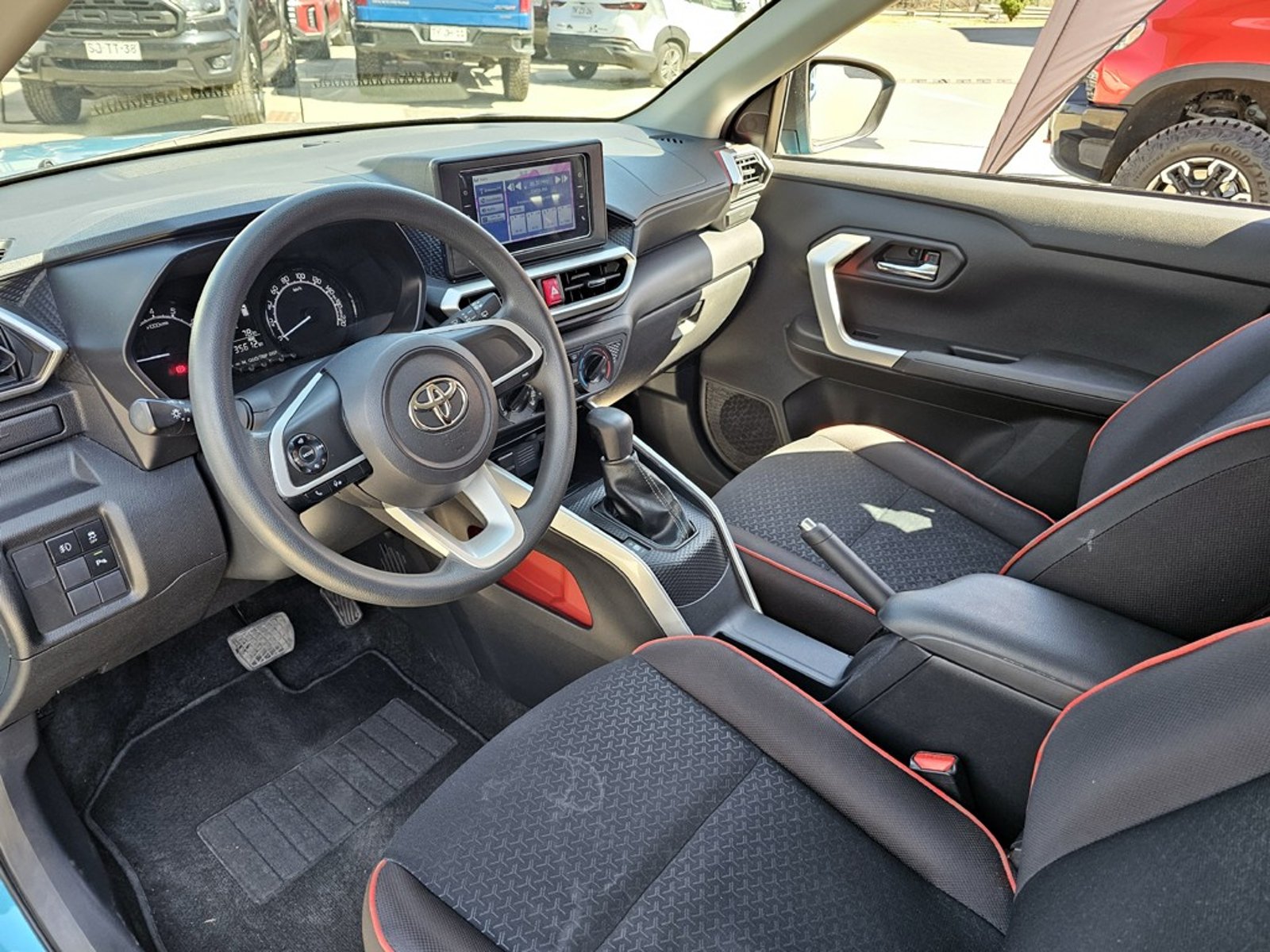TOYOTA RAIZE 1.2 CVT E 2022 - Imagen 12 de 20