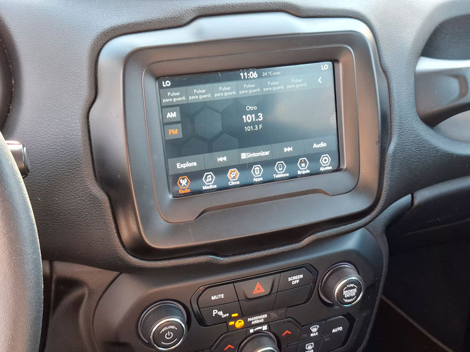 JEEP RENEGADE 1.8 SPORT LX 2023 - Imagen 17 de 20