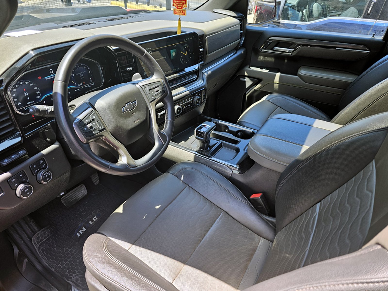 CHEVROLET SILVERADO 4X4 6.2 AUT 2023 - Imagen 14 de 20