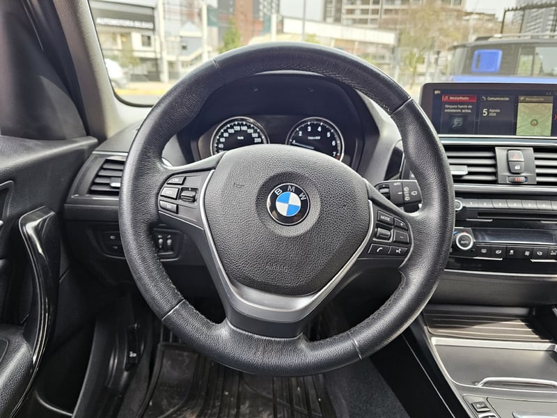 BMW 118 I LC 1.5 AUT 2018 - Imagen 13 de 20