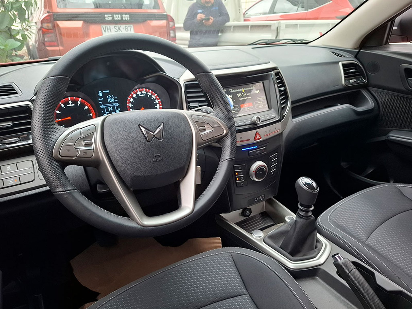 Mahindra XUV 300 . 2026 - Imagen 12 de 17
