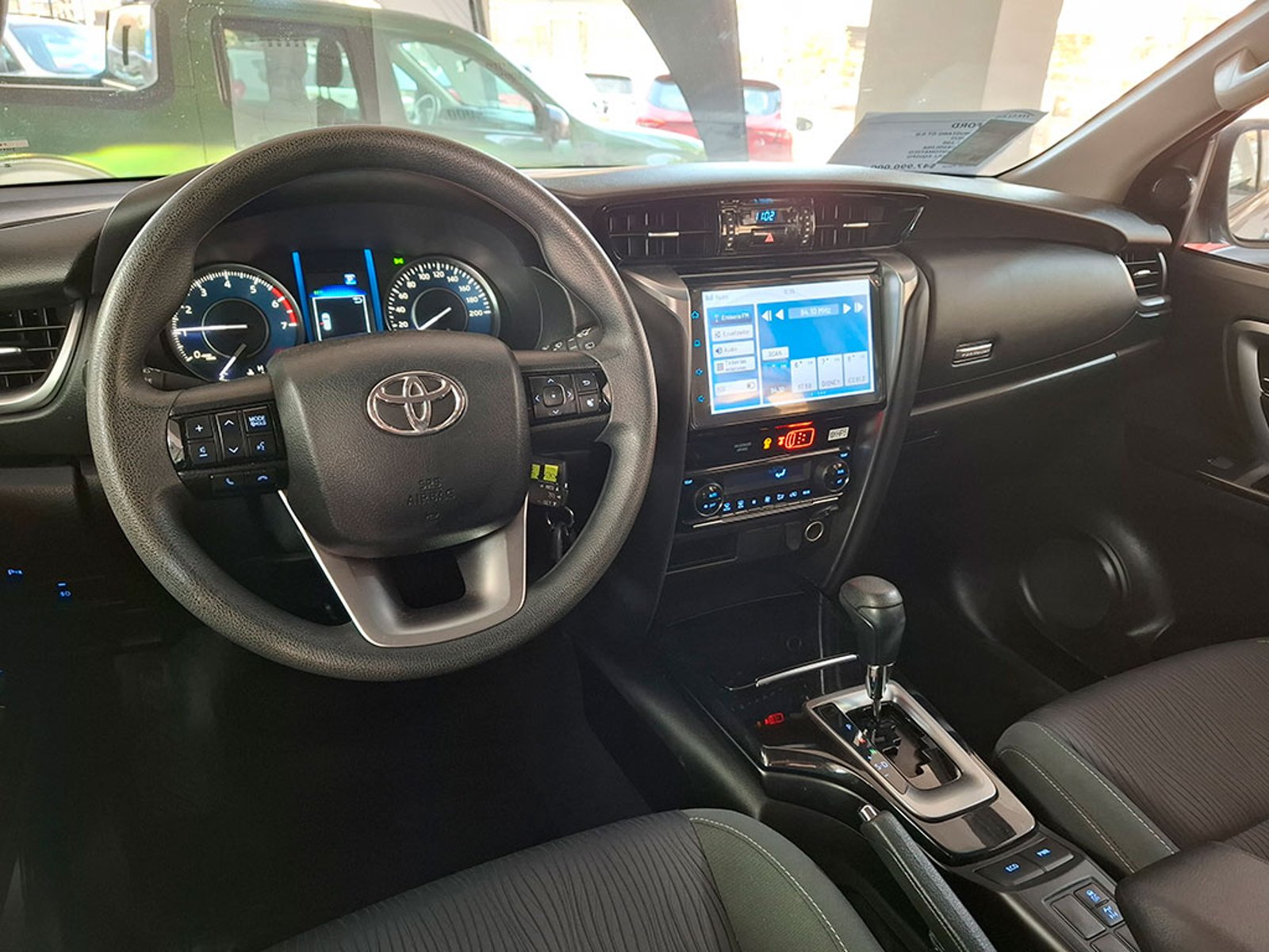TOYOTA FORTUNER 2.7 SR5 2023 - Imagen 13 de 20