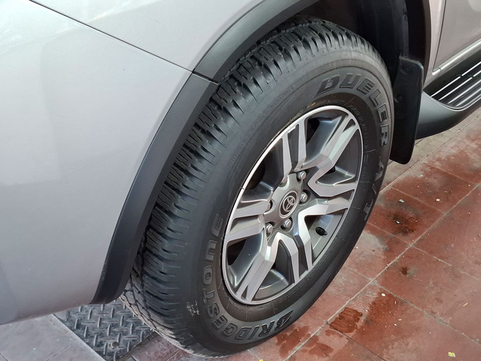 TOYOTA FORTUNER 2.7 SR5 2023 - Imagen 6 de 20