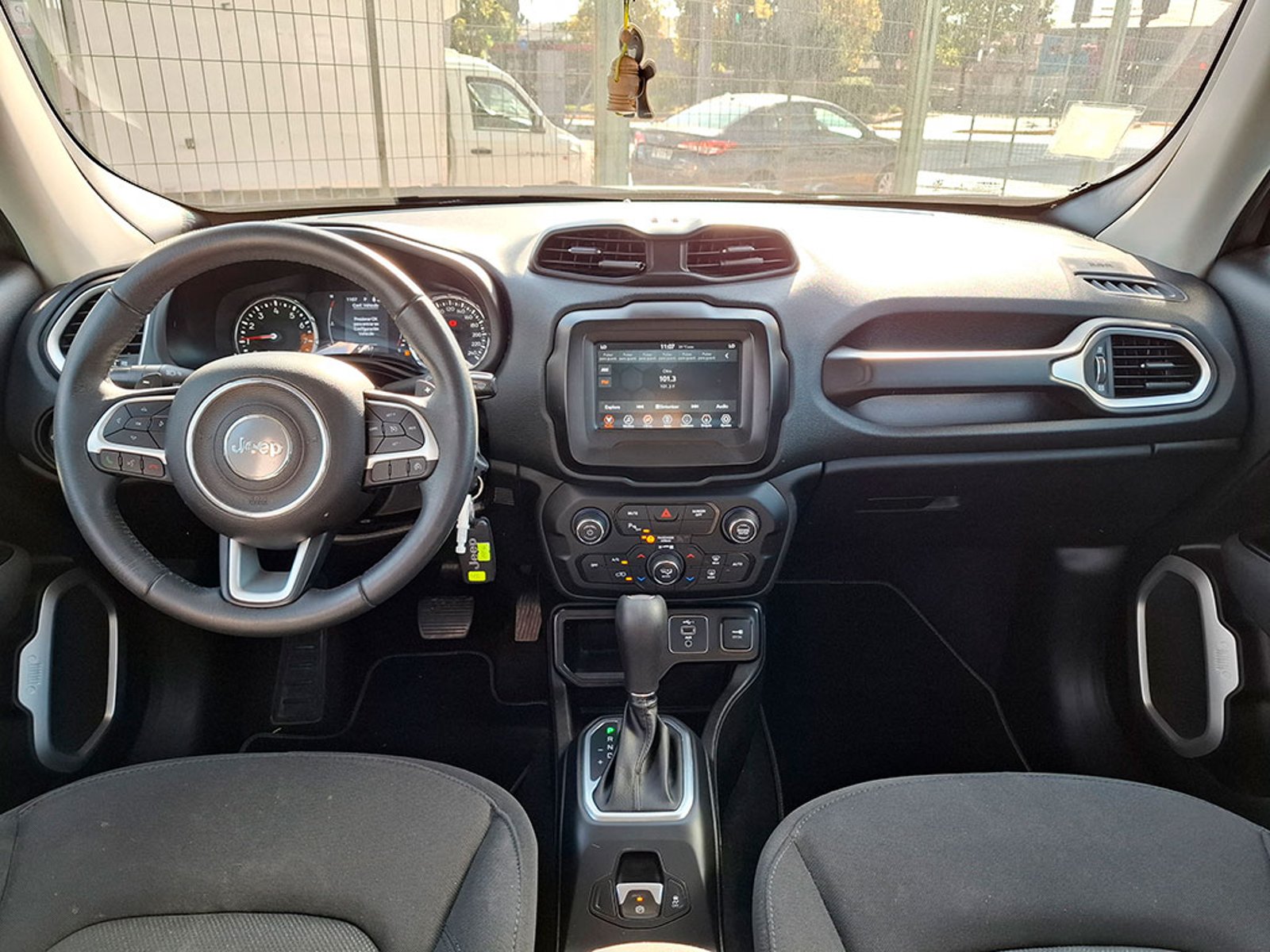 JEEP RENEGADE 1.8 SPORT LX 2023 - Imagen 12 de 20