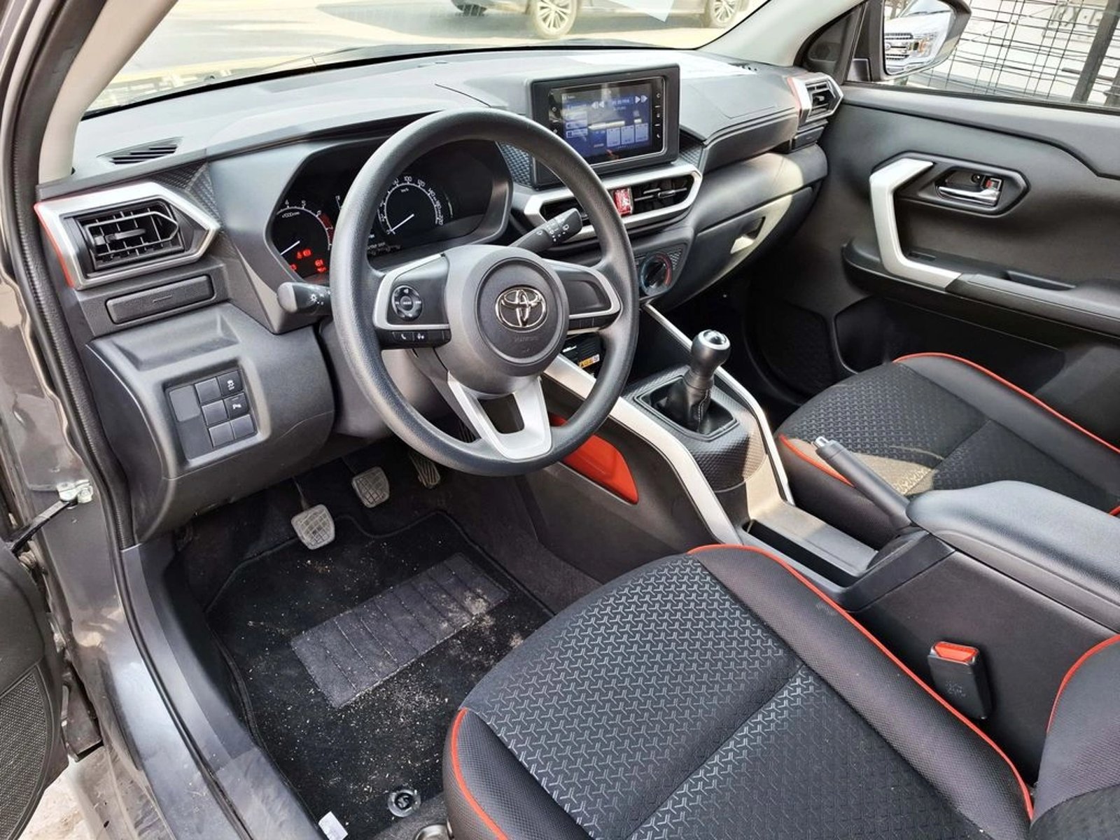 Toyota RAIZE 1.2 2024 - Imagen 15 de 20