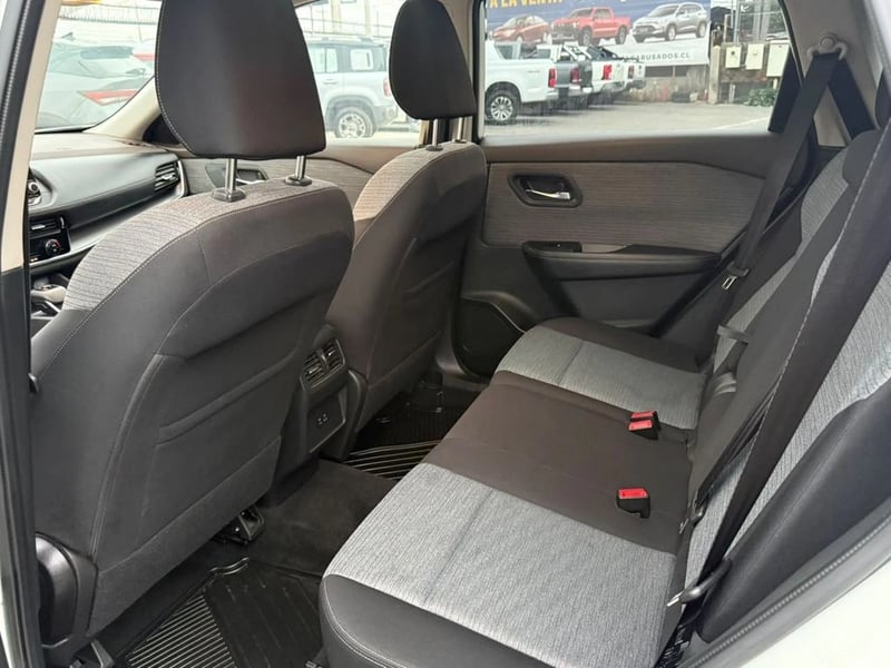 Nissan X-TRAIL 4X2 7P CVT 2.5 2023 - Imagen 14 de 19