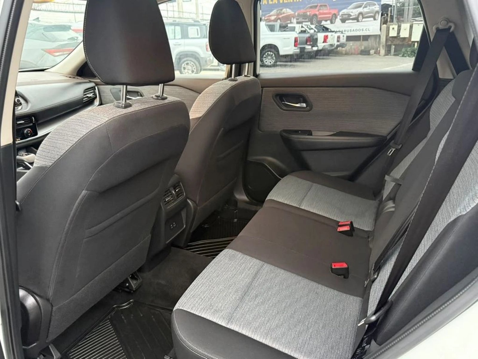 Nissan X-TRAIL 4X2 7P CVT 2.5 2023 - Imagen 14 de 19