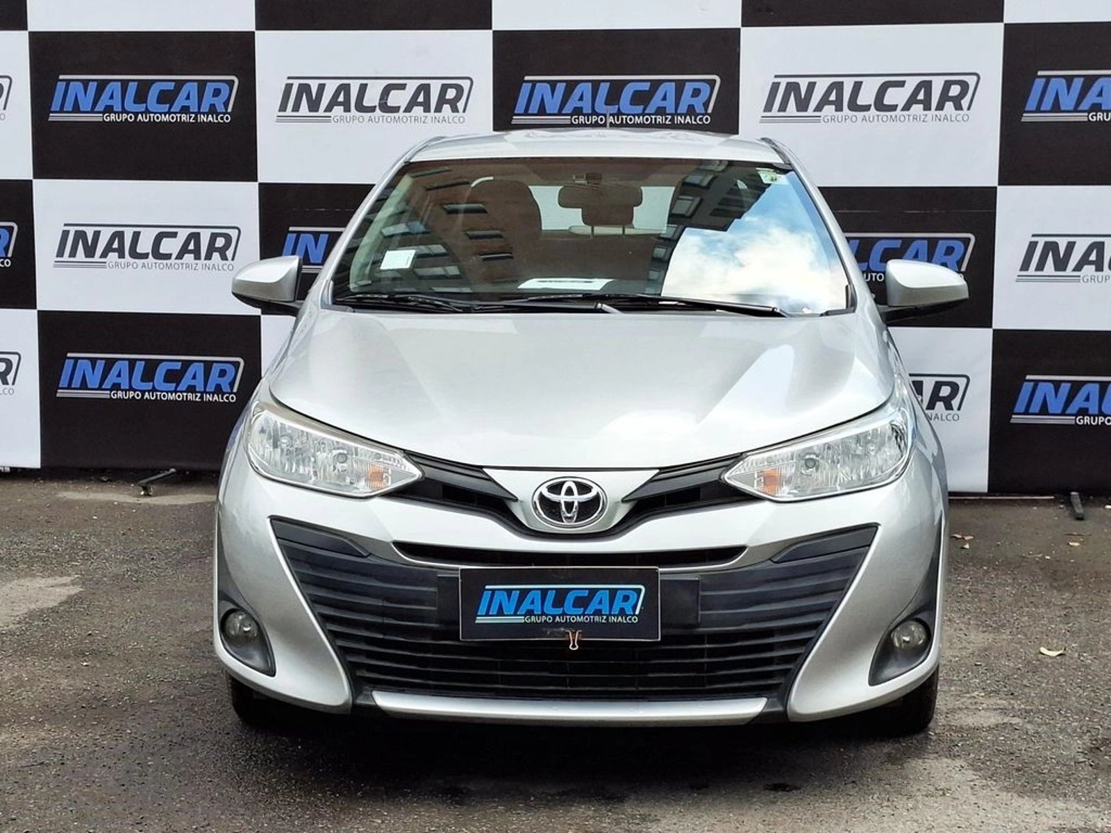 Toyota YARIS SEDAN 1.5 2021 - Foto 2 de 20