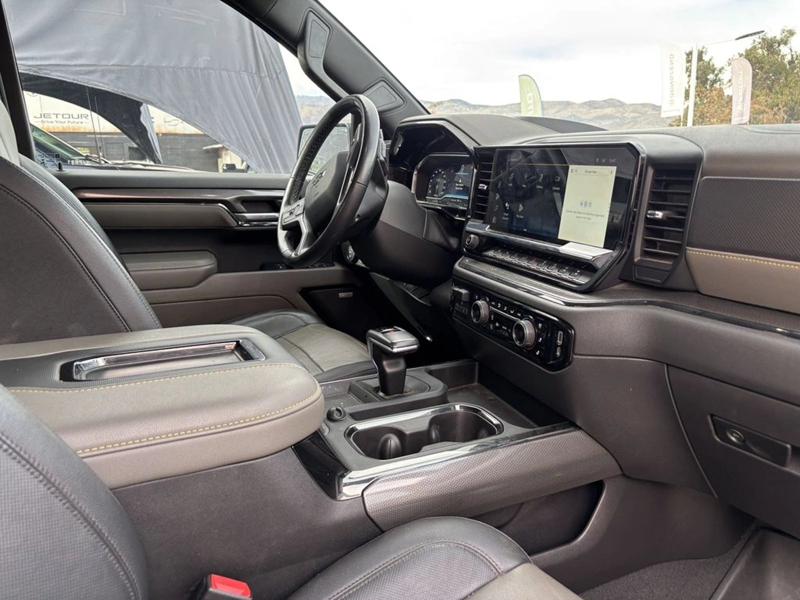 CHEVROLET SILVERADO 6.2 ZR2 4X4 AT 4P 2023 - Imagen 8 de 20