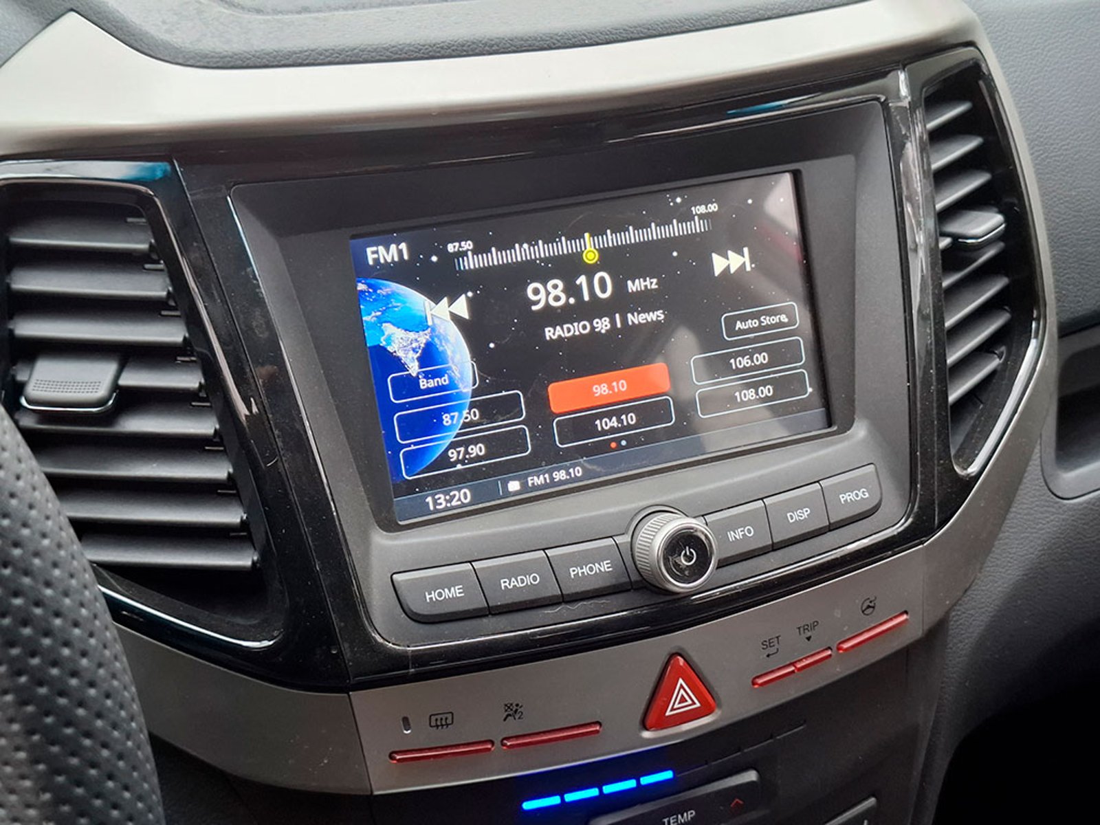 Mahindra XUV 300 . 2026 - Imagen 16 de 17