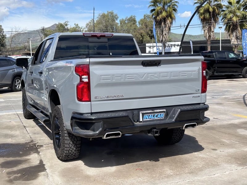 Chevrolet SILVERADO 5.3 Z71 TRAILBOSS AT 4X4 2025 - Imagen 12 de 20