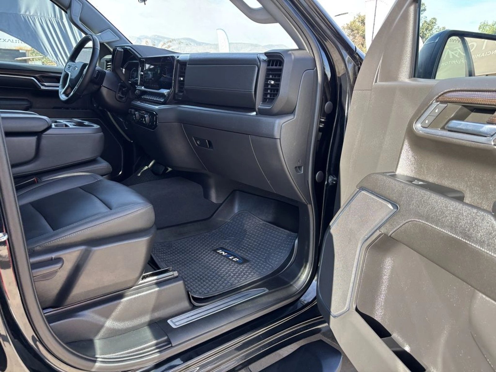 CHEVROLET SILVERADO 5.3 LT TRAIL BOSS Z71 4X4 AT 4P 2023 - Imagen 9 de 20