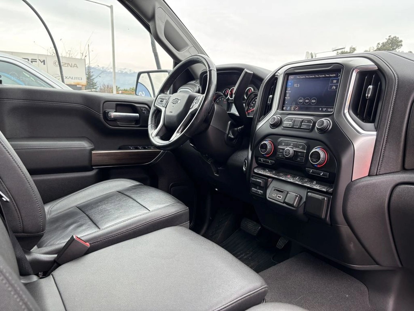 Chevrolet SILVERADO 5.3 LT TRAILBOSS Z71 4X4 AT 4P 2022 - Imagen 8 de 20