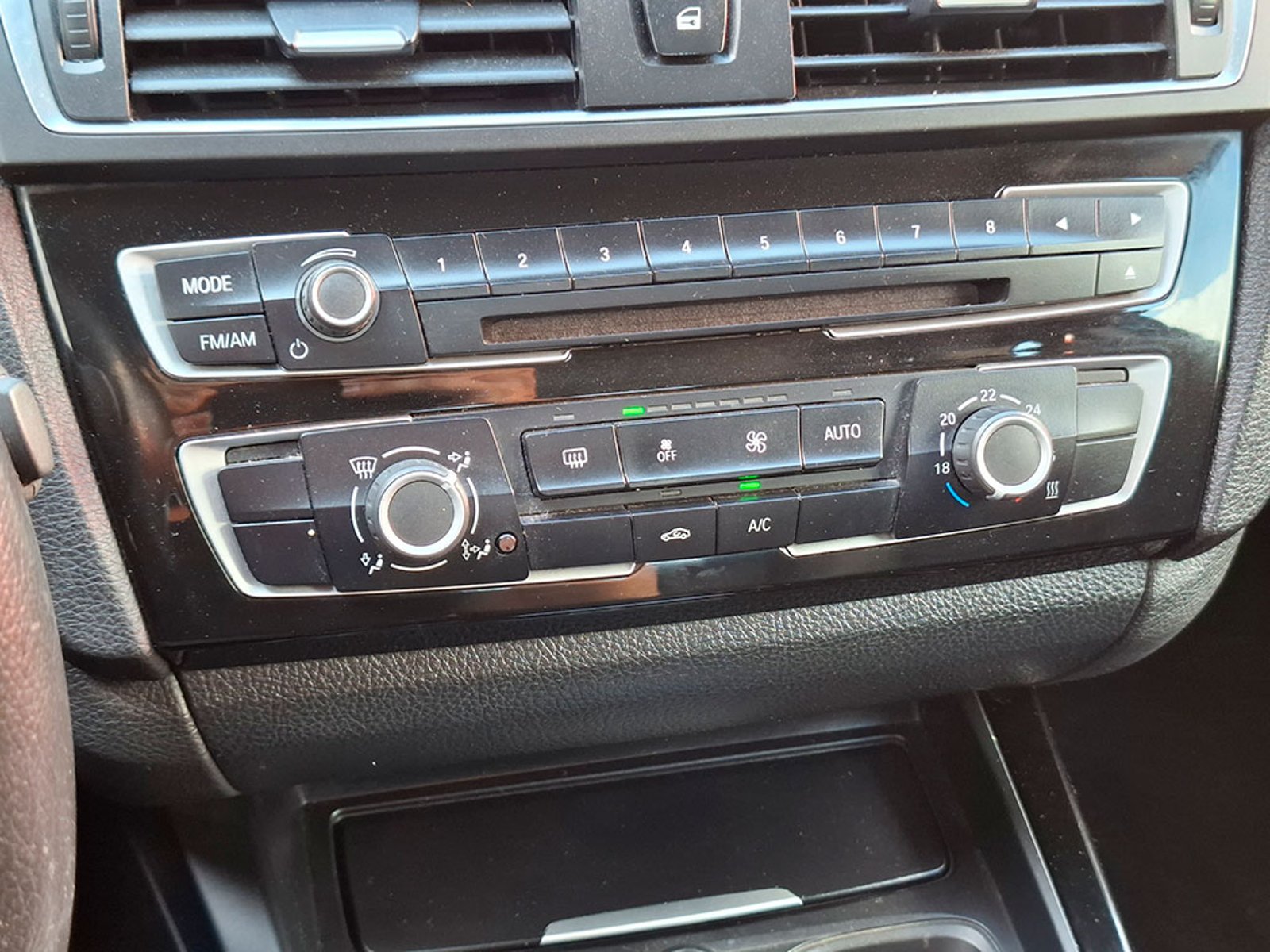 BMW 120i LCI 1.6 AUT 2016 - Imagen 19 de 20