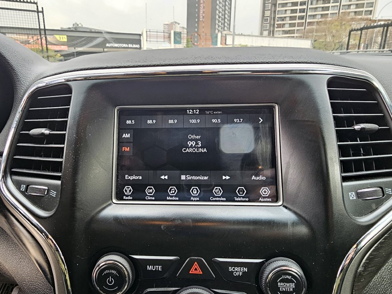 Jeep GRAND CHEROKEE LAREDO 3.6 2018 - Imagen 18 de 20