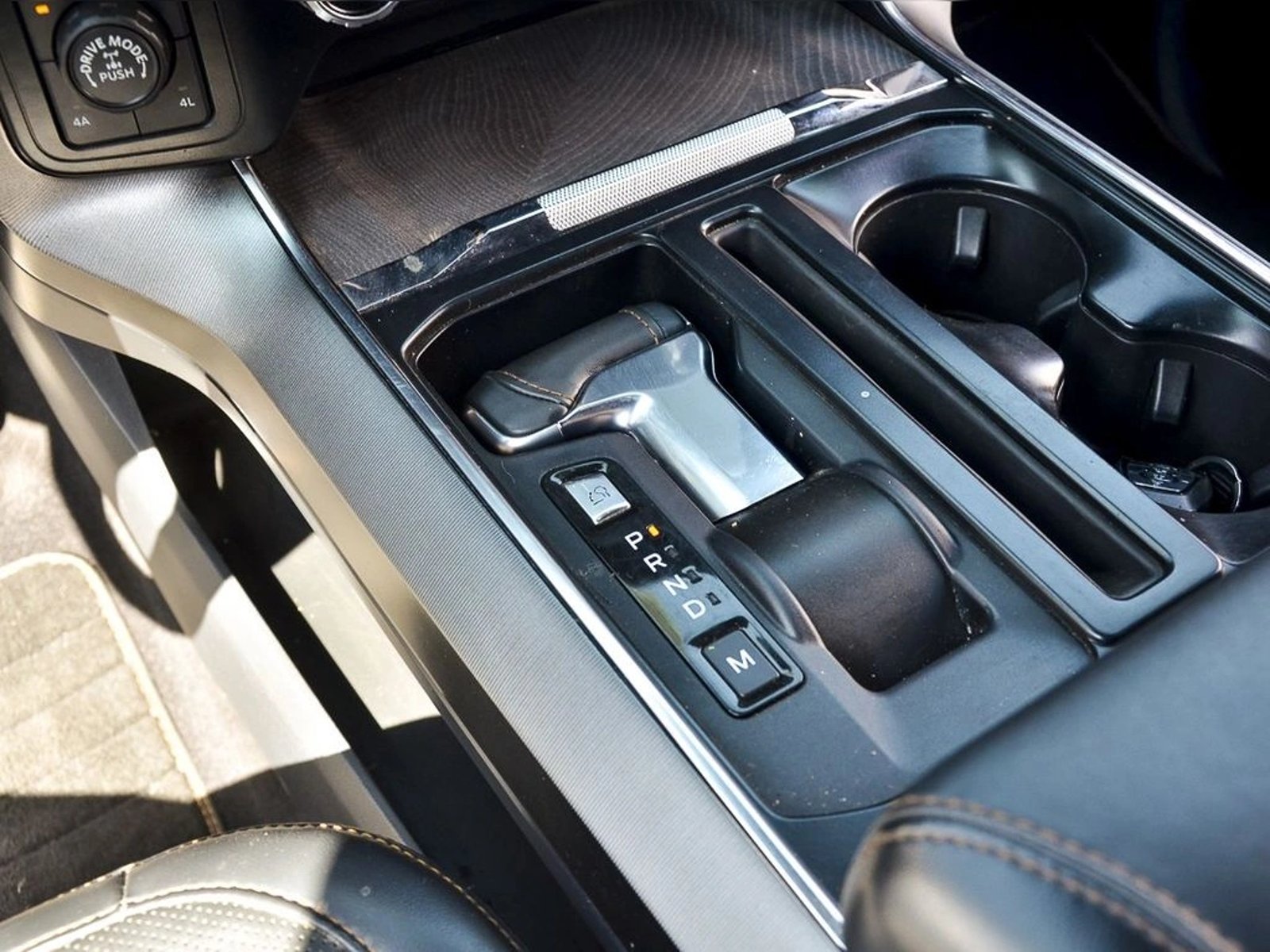 FORD F-150 PLATINUM 2022 - Imagen 17 de 19