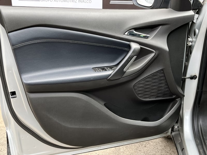 Chevrolet TRACKER 1.2T AUT 2021 - Imagen 12 de 20