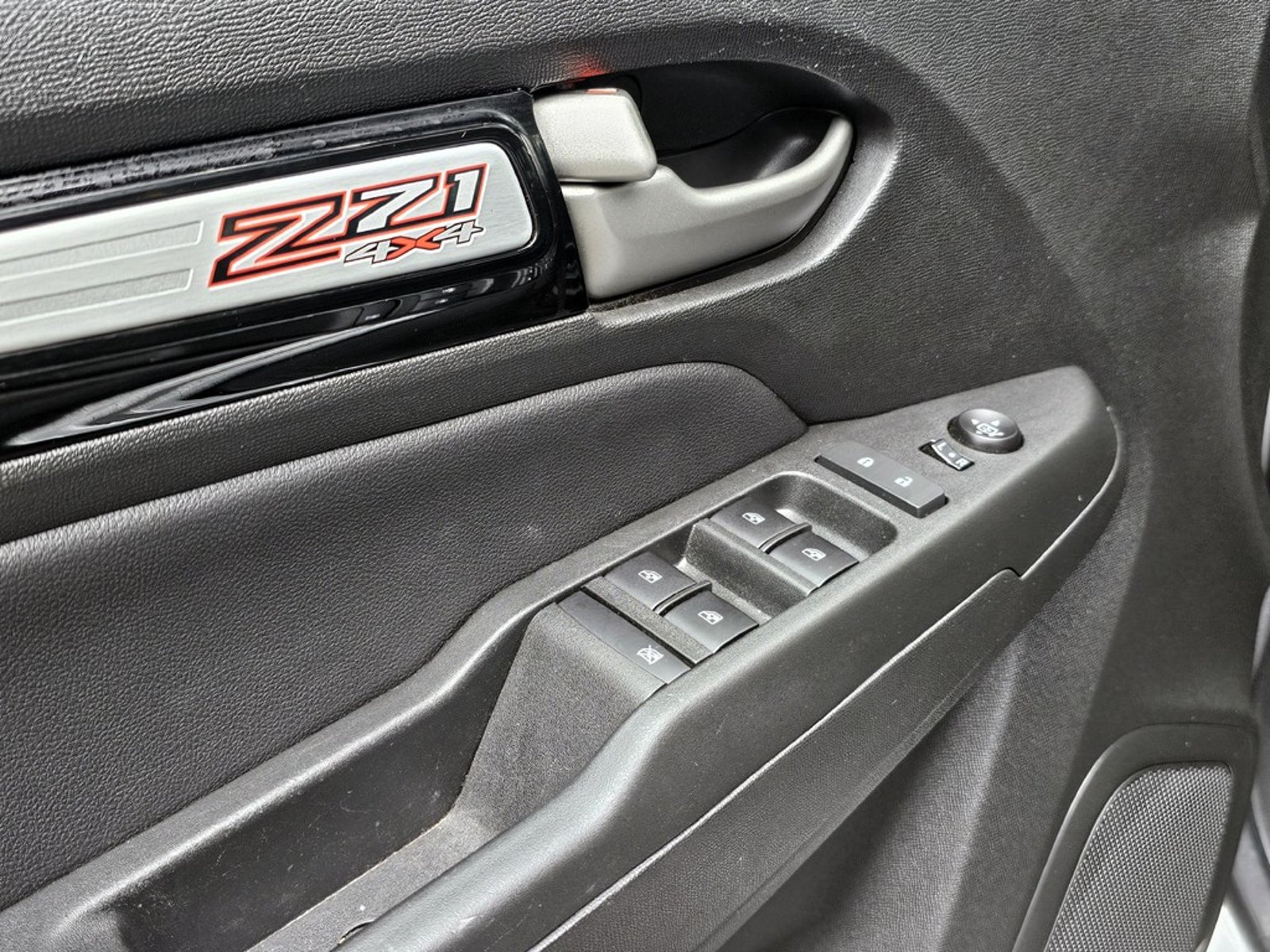 Chevrolet COLORADO 2.8 Z71 2023 - Imagen 14 de 20