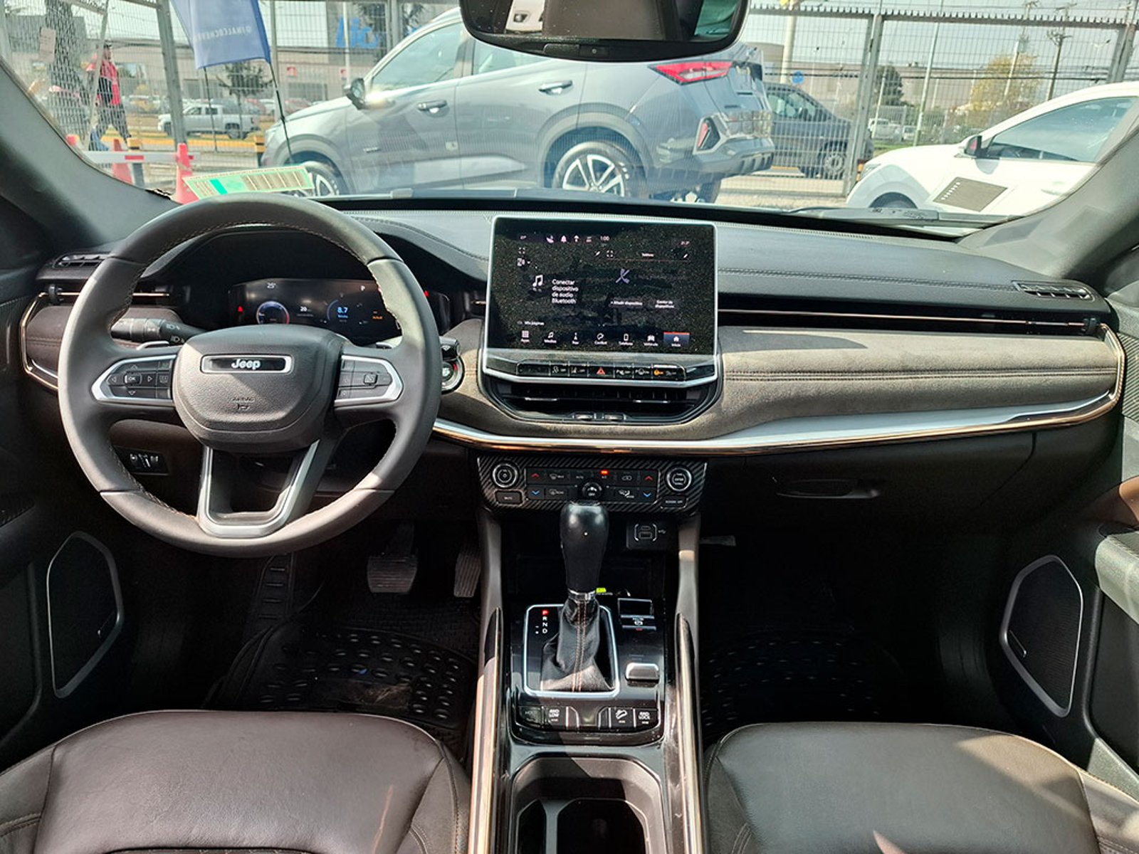 JEEP COMMANDER 2.0T OVERLAND 2023 - Imagen 11 de 20