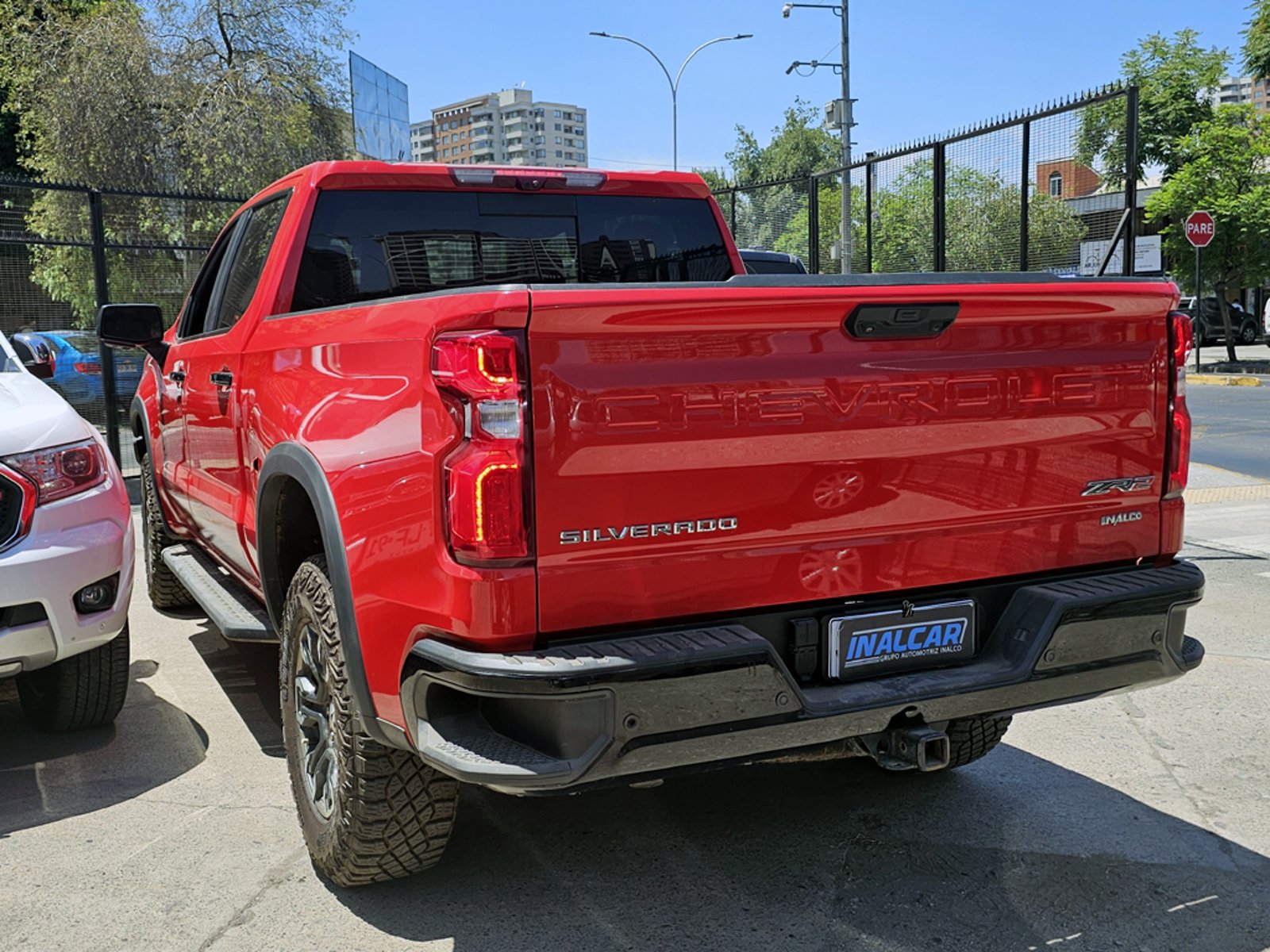 Chevrolet SILVERADO 4X4 6.2 AUT 2023 - Foto 3 de 20