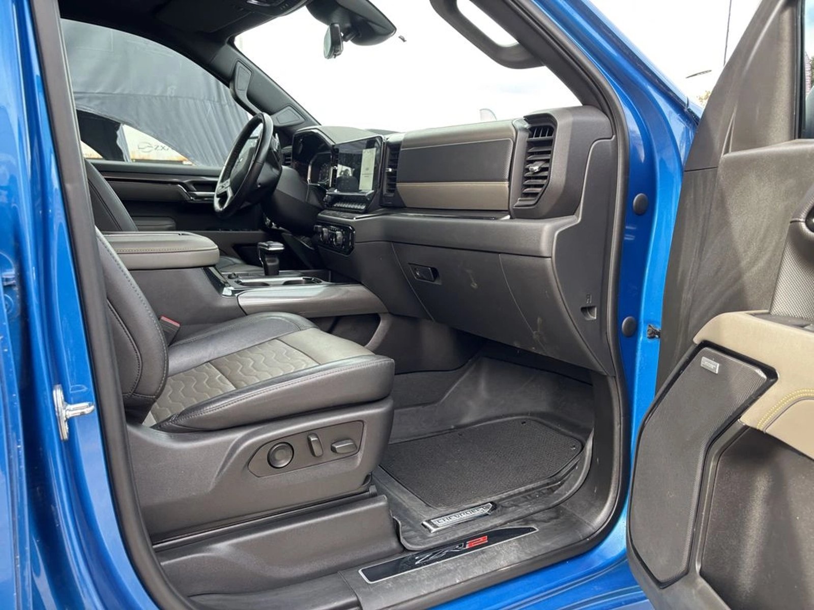 CHEVROLET SILVERADO 6.2 ZR2 4X4 AT 4P 2023 - Imagen 9 de 20