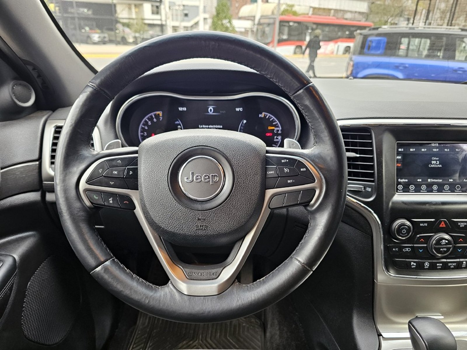 Jeep GRAND CHEROKEE LAREDO 3.6 2018 - Imagen 14 de 20