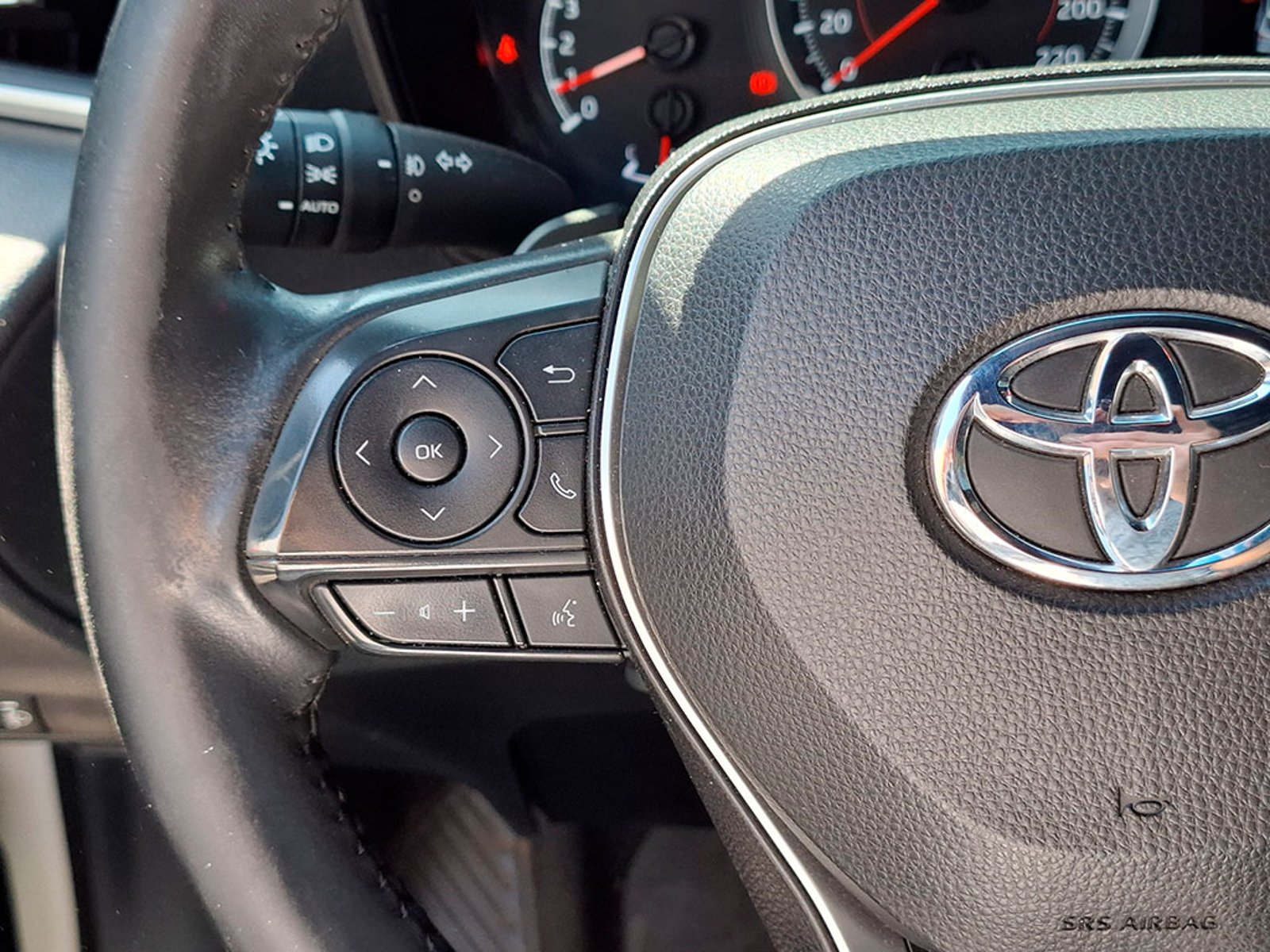 TOYOTA COROLLA CROSS 2.0 SEG 2024 - Imagen 13 de 20