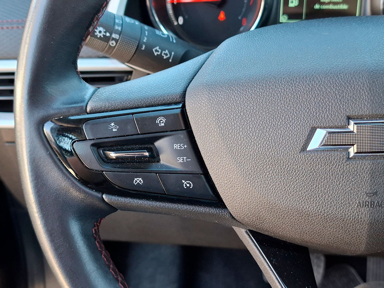 CHEVROLET TRACKER 1.2T LTZ R 2025 - Imagen 13 de 20